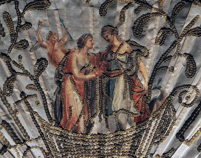 Venere e Giunone, dettaglio di foglia di seta di ventaglio, ricamo e paillettes, bastone di guardia in osso damascato d