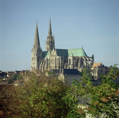 Veduta della Cattedrale di Chartres, dal sud-est, iniziata nel 1194 da French School