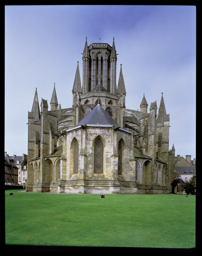 Vista della Cattedrale di Coutances da est da French School