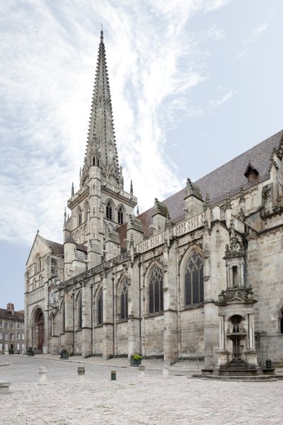 Vista della Cattedrale di Saint Lazare d