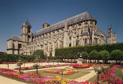Veduta della navata della Cattedrale di St. Etienne da French School