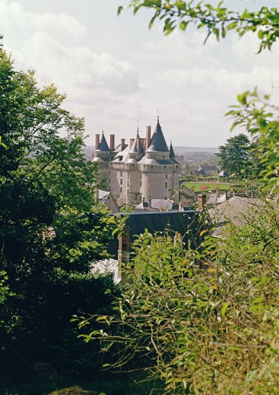 Vista del castello restaurato da nord-ovest, costruito per Jean Bourre, ministro di Luigi XI di Francia intorno al 1465 da French School