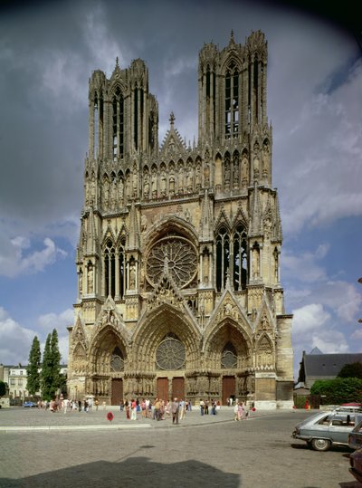 Veduta della facciata ovest, iniziata nel 1231 e completata nel 1430 da French School