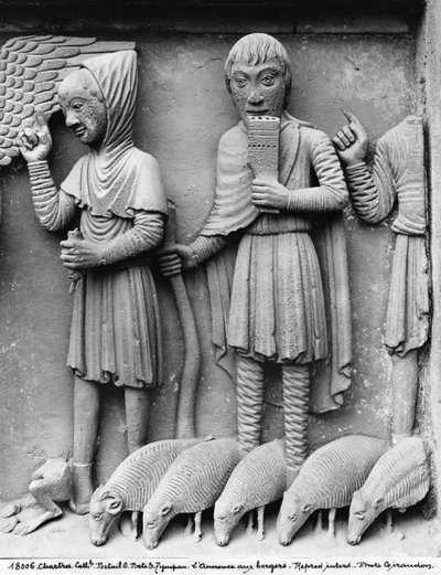 Portale ovest, porta sud, timpano raffigurante la Madonna col Bambino in trono, Annunciazione ai pastori, c.1145-50 (dettaglio) da French School