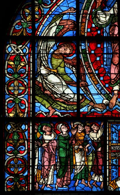 Finestra w0 che raffigura gli Apostoli e la Vergine Maria all