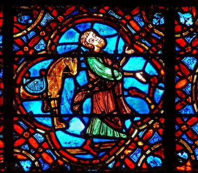 Una scena nella finestra del Buon Samaritano: il Samaritano scende da cavallo da French School