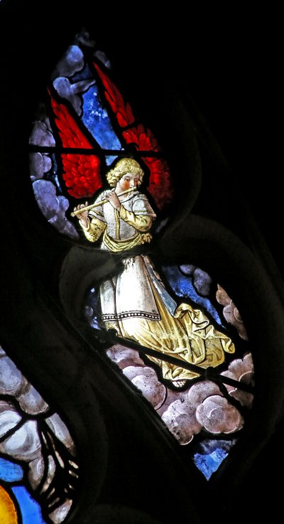 Finestra w12 raffigurante un musicista angelico da French School