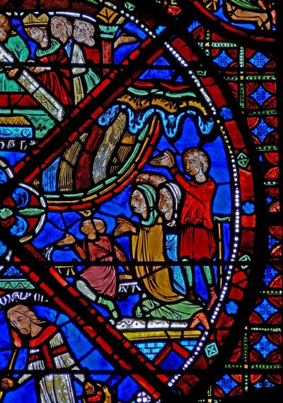 Finestra w15 raffigurante la storia delle reliquie di San Stefano: durante la riesumazione, le persone sperimentano cure miracolose mentre la pioggia scende su di loro da French School