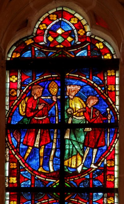 Finestra w210 raffigurante una scena della leggenda di San Giacomo e il dipendente perduto con pellegrini a Compostella: la famiglia riunita parte da French School