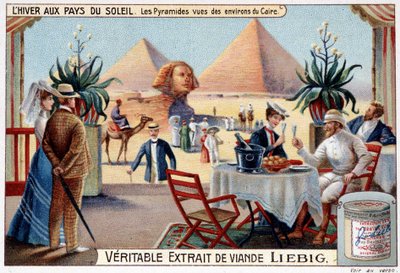 Inverno nei paesi del sole: piramidi viste dai dintorni del Cairo - Vignetta pubblicitaria, cromolitografia Liébig, ca. 1900 da French School