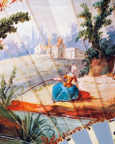 Donna che pesca nel fiume, dettaglio di ventaglio a doppia foglia dipinto con scena pastorale, costole in avorio e argento, ca 1760, fronte, Francia da French School