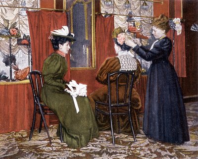 Donna che acconcia una signora con un cappello alla Maison Nouvelle da French School