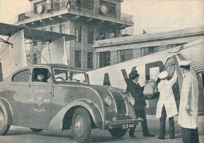 Caricamento delle poste a bordo di un aereo della Imperial Airways all