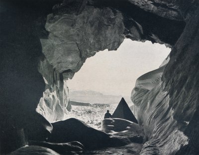 Campo nella Grotta Sotto Penelope Point, 1912, 1913 da G. Murray Levick
