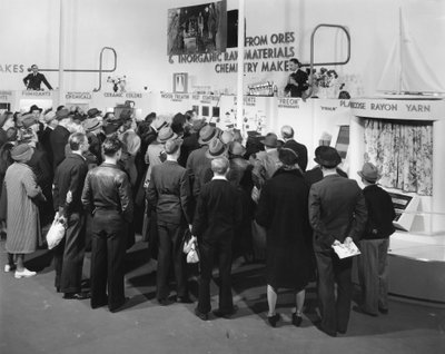 Dimostrazioni di prodotto, Fiera Mondiale di New York, 1939 da Gabriel Moulin