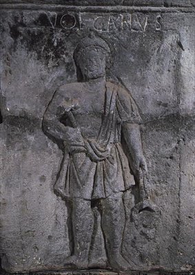 Capitello del pilastro dei Nautes che raffigura Vulcano con un martello da Gallo Roman