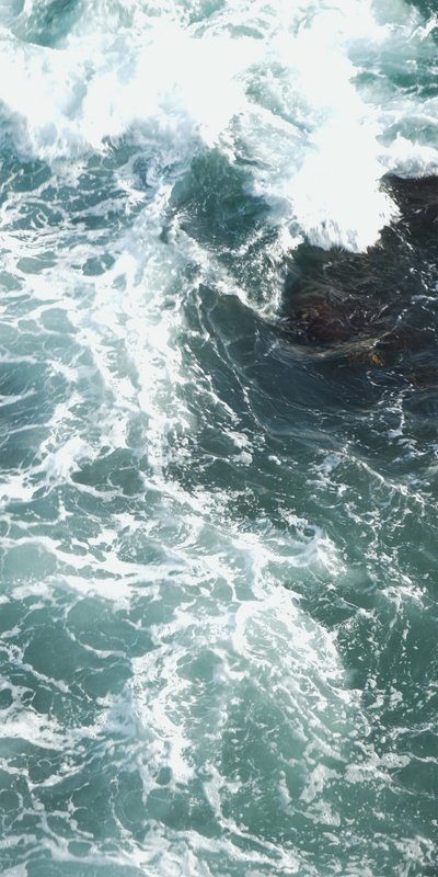 Onde oceaniche che si infrangono da Gemma Bardot
