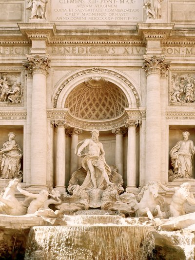Il fasto della Fontana di Trevi da Gemma Bardot