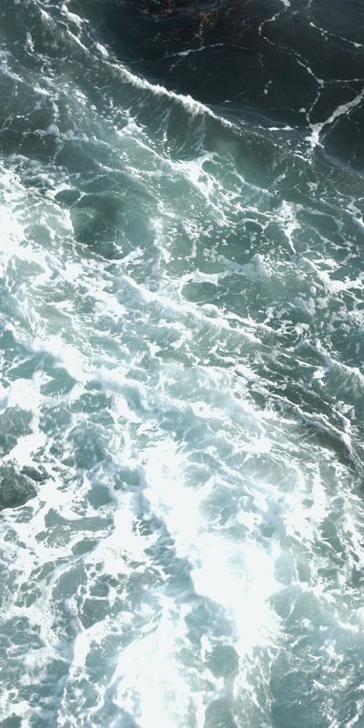 Onde oceaniche turbolente da Gemma Bardot