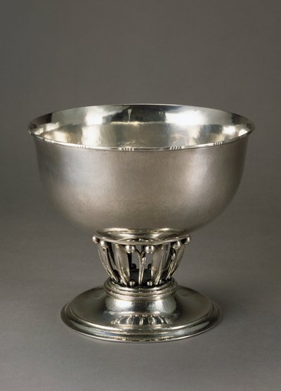 Ciotola di frutta in argento martellato e cesellato da Georg Jensen