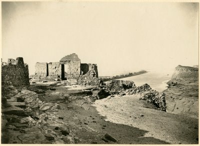 Rovine del tempio, con il Nilo sullo sfondo, Qasr Ibrim, Egitto, fotografia di Georg Steindorff, ca 1930 da Georg Steindorff