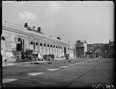 Mercato coperto, Worcester Street, Bull Ring, Birmingham, 1941 da George Bernard Mason
