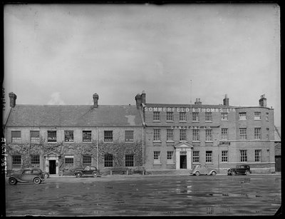 Tuesday Market Place, Kings Lynn, Kings Lynn e West Norfolk, Norfolk, 1942 da George Bernard Mason