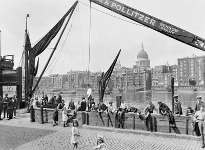 Bankside, a ovest del Southwark Bridge, Londra, primi anni 