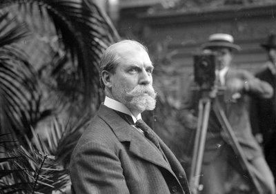 Charles E. Hughes in camera, c.1915-20 da George Grantham Bain