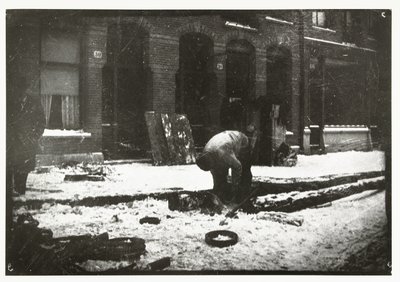 Operaio edile al lavoro nella neve ad Amsterdam da George Hendrik Breitner