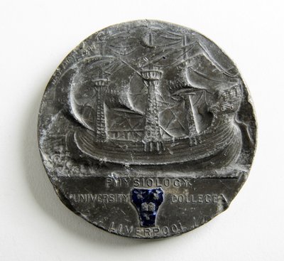 Medaglia George Holt per la Fisiologia, Università di Liverpool da George James Frampton