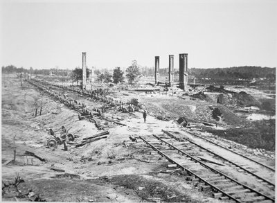 Rovine del treno di munizioni a 28 vagoni di Hood e della Scofield Rolling Mill, vicino ad Atlanta, Georgia, settembre 1864 da George N. Barnard