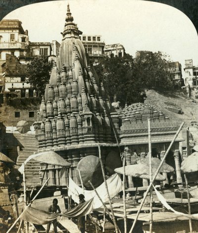Templi sulle rive del Gange, Benares, India, c1909 da George Rose