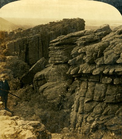 Il bordo del Paese delle Meraviglie, Grampians, Victoria, Australia, 1908 da George Rose