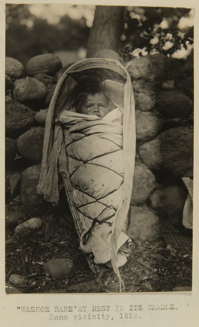 Washoe Babe a riposo nella sua culla. Vicinanze di Reno da George W. Ingalls