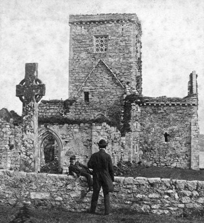 Rovine della cattedrale e croce di San Martino, Iona, Argyll e Bute, Scozia, fine XIX secolo da George Washington Wilson