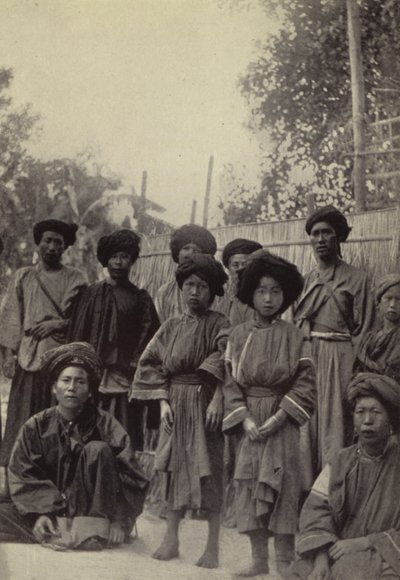 Birmania: Un gruppo di uomini e donne Lihsaw da Georges Bertin Scott