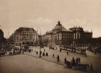 Munchen / Monaco: Palazzo di Giustizia (foto b/n) da German Photographer