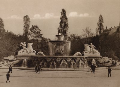 Munchen / Monaco: Wittelsbacher Brunnen (foto b/n) da German Photographer