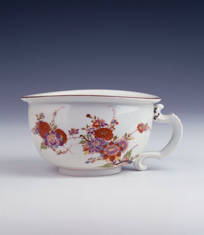 Un bourdaloue di Bottger di forma ovale irregolare dipinto nello stile di Johann Ehrenfried Stadler, c.1725 da German School