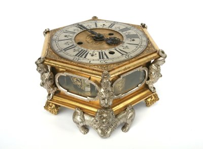 Un orologio da tavolo da German School