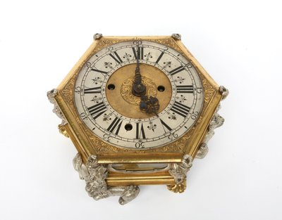 Un orologio da tavolo da German School