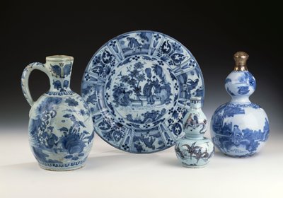 Una selezione di ceramiche blu e bianche di Francoforte in stile cinese, c.1700 da German School