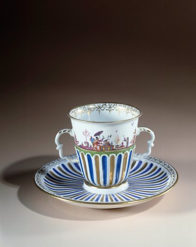 Arte tedesca: Tazza con trembleuse decorata in porcellana di Meissen. 1730. Parigi, Arti Decorative da German School
