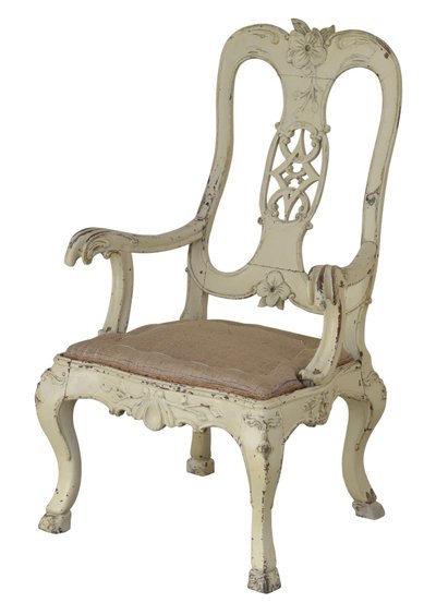 Poltrona dipinta in avorio di generose dimensioni, scolpita nello stile di Johann Michael Hoppenhaupt (legno) da German School