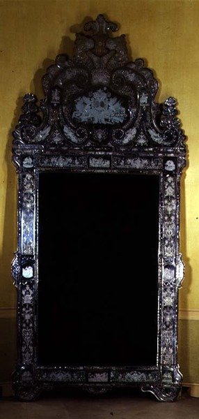 Specchio, con stemma della Casa di Nassau, inciso da Carl Sang da German School