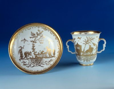 Tazza e piattino di porcellana di Meissen da German School
