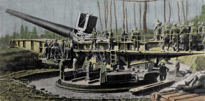 Spesso confuso con il cannone Big Bertha, il cannone di Parigi (Wilhelmgescutae) è il più misterioso dei cannoni tedeschi della Prima Guerra Mondiale. Calibro 210 mm; lunghezza di volo 36 m; raggio 126 km; peso totale 750 T; peso del proiettile 105 Kg a 16 da German School