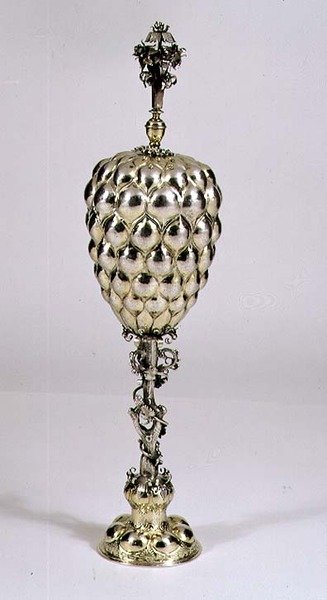 Coppa a forma di ananas con coperchio, Norimberga, c.1620 da German School