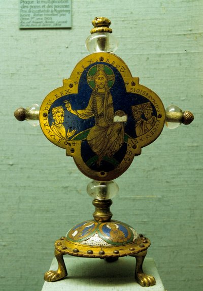 Reliquiario di Enrico II detto il Santo, imperatore del Sacro Romano Impero (973-1024) (canonizzato nel 1200). Realizzato in smalto, cristallo, rame, argento e oro. 1170 circa. Dalla Bassa Sassonia, San Michele di Hildesheim. Parigi, Museo del Louvre da German School